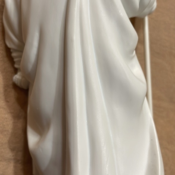 Avon Nativity Collectibles The Shepherd Porcelain Figurine. Excellent Condition. - Picture 8 of 12
